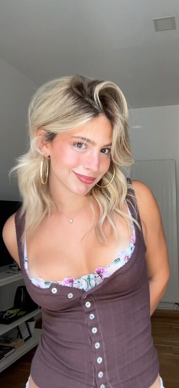 Ainsley rolstad page leaked private photo uncensored HD quality