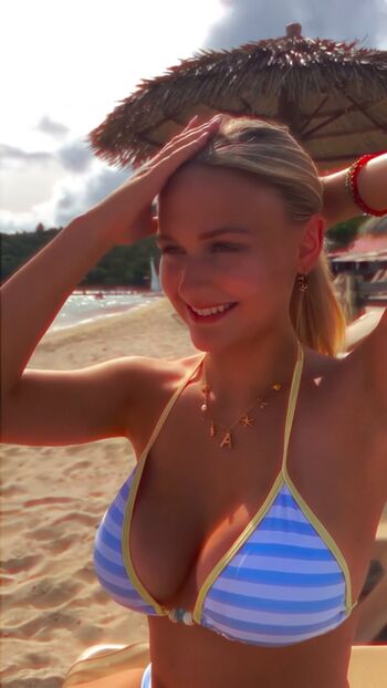 Alyvia alyn lind page leaked private photo uncensored HD quality