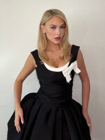 Alyvia alyn lind page leaked private photo uncensored HD quality