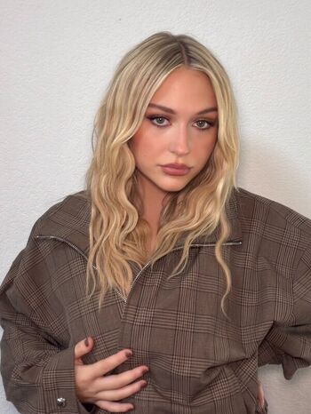 Alyvia alyn lind leaked private photo uncensored HD quality