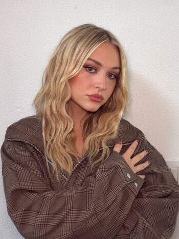 Alyvia alyn lind leaked private photo uncensored HD quality