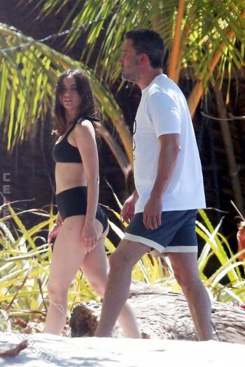 Ana de armas  page leaked private photo uncensored HD quality