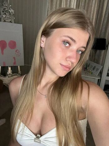 Annefoxy leaked private photo uncensored HD quality
