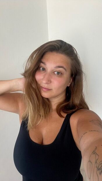 Apoline perret page leaked private photo uncensored HD quality