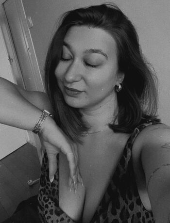 Apoline perret page leaked private photo uncensored HD quality