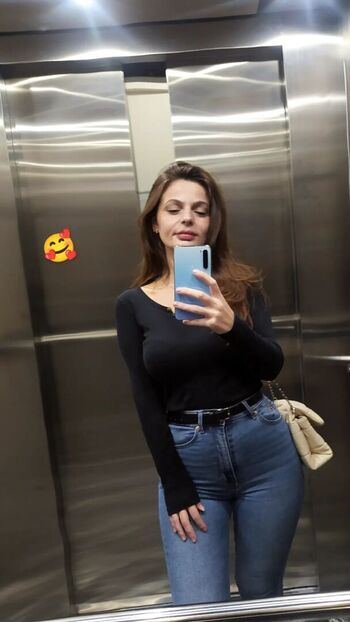Aycicekmeltem leaked private photo uncensored HD quality