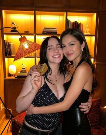 Billie eilish  page leaked private photo uncensored HD quality