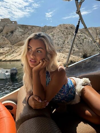 Carla moreau page leaked private photo uncensored HD quality