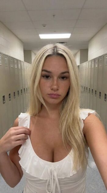 Carlypurrsxo leaked private photo uncensored HD quality
