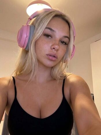 Carlypurrsxo leaked private photo uncensored HD quality