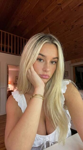 Carlypurrsxo leaked private photo uncensored HD quality