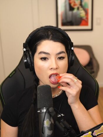 Carolinekwan page leaked private photo uncensored HD quality