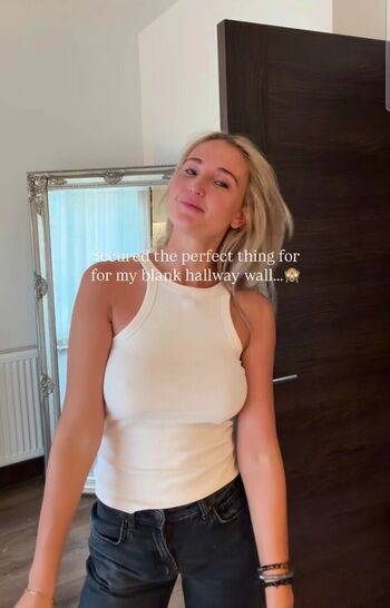 Carolinemarie leaked private photo uncensored HD quality