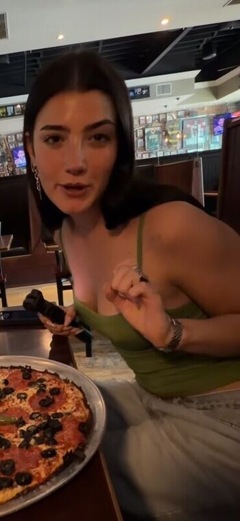 Charli d amelio  page leaked private photo uncensored HD quality