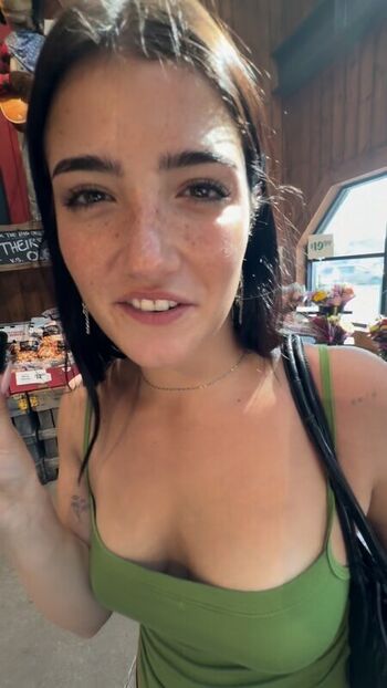 Charli d amelio  page leaked private photo uncensored HD quality