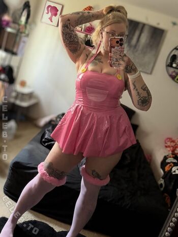 Curiouscorrine leaked private photo uncensored HD quality