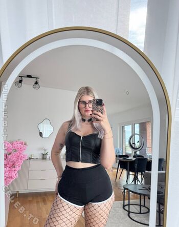 Deineemilia page leaked private photo uncensored HD quality
