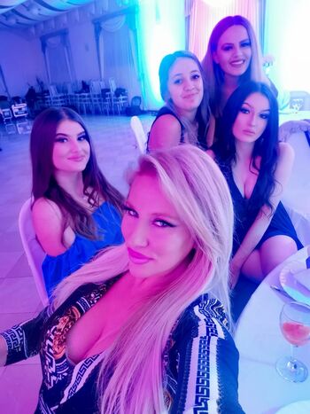 Domace matorke milf ex yu  page leaked private photo uncensored HD quality