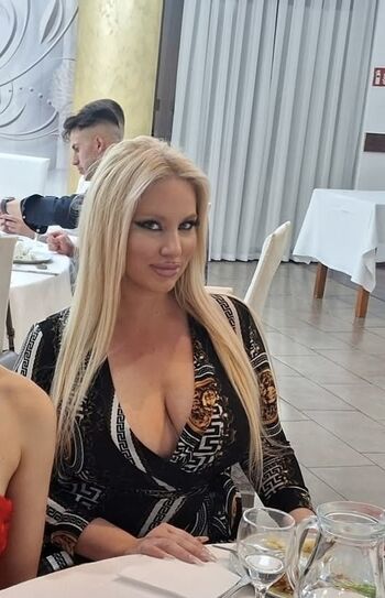 Domace matorke milf ex yu  page leaked private photo uncensored HD quality