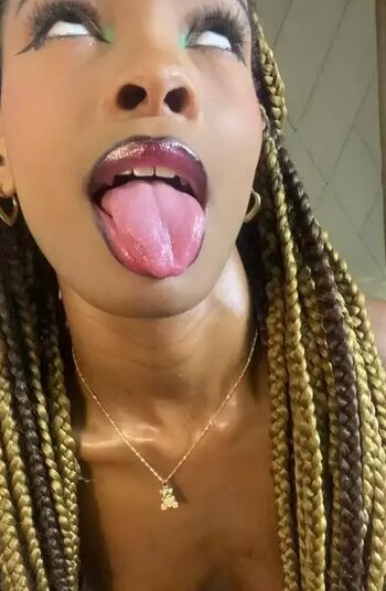 Dulcemoonvip leaked private photo uncensored HD quality