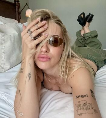 Ema louise  page leaked private photo uncensored HD quality