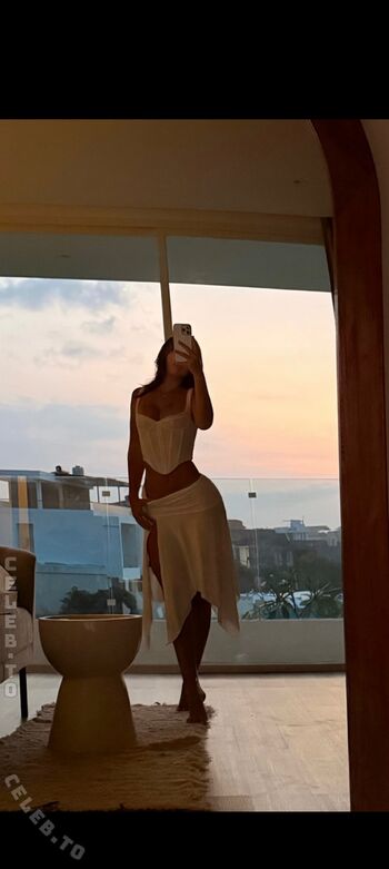 Emiliia ar leaked private photo uncensored HD quality