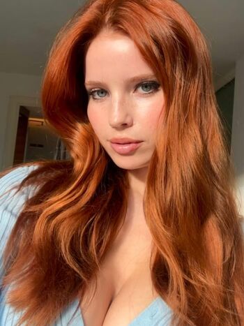 Emily deyt aysage  page leaked private photo uncensored HD quality