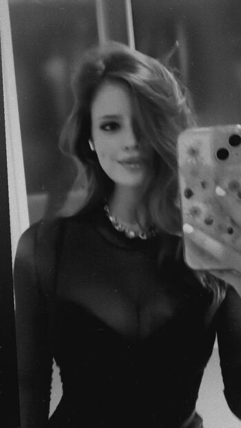 Emily deyt aysage  page leaked private photo uncensored HD quality