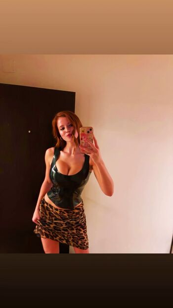 Emily deyt aysage  page leaked private photo uncensored HD quality