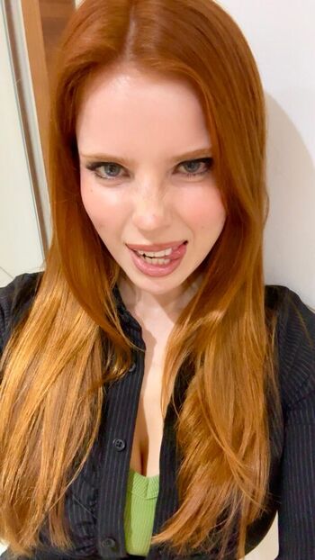 Emily deyt aysage  page leaked private photo uncensored HD quality