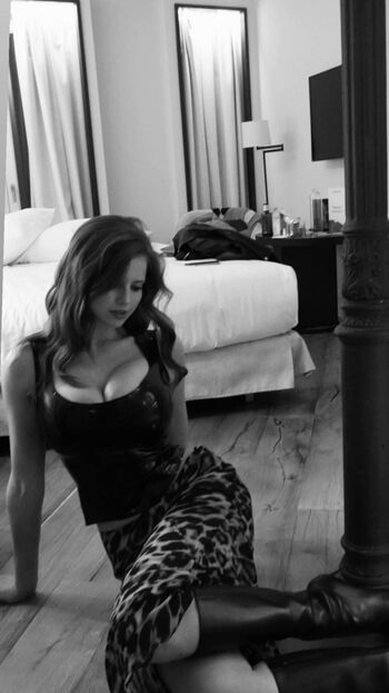 Emily deyt aysage  page leaked private photo uncensored HD quality