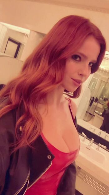 Emily deyt aysage  page leaked private photo uncensored HD quality