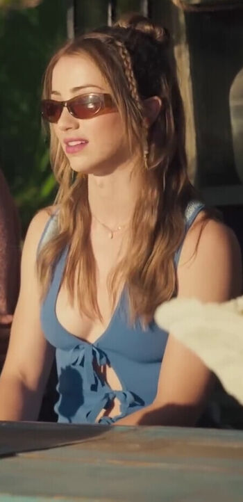 Emily rudd page leaked private photo uncensored HD quality