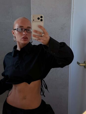 Emily wakeling leaked private photo uncensored HD quality