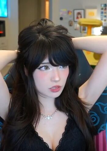 Emiru  page leaked private photo uncensored HD quality