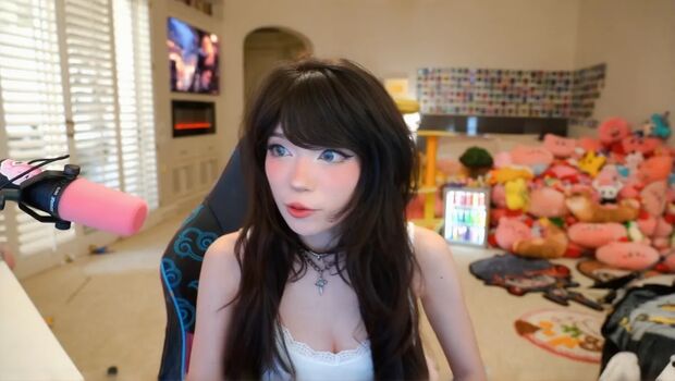 Emiru  page leaked private photo uncensored HD quality
