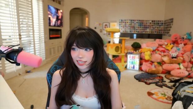 Emiru  page leaked private photo uncensored HD quality