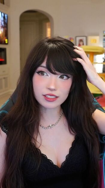 Emiru  page leaked private photo uncensored HD quality