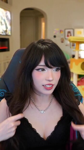 Emiru  page leaked private photo uncensored HD quality