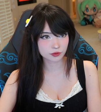Emiru  page leaked private photo uncensored HD quality