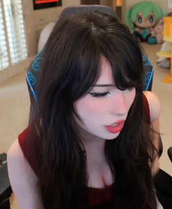 Emiru  page leaked private photo uncensored HD quality