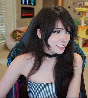 Emiru  page leaked private photo uncensored HD quality