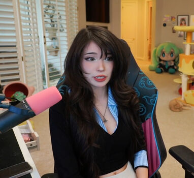 Emiru  page leaked private photo uncensored HD quality