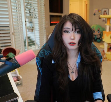 Emiru  page leaked private photo uncensored HD quality