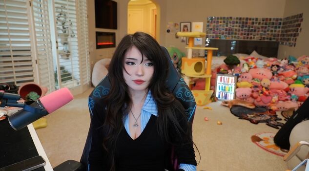 Emiru  page leaked private photo uncensored HD quality