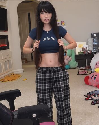 Emiru  page leaked private photo uncensored HD quality