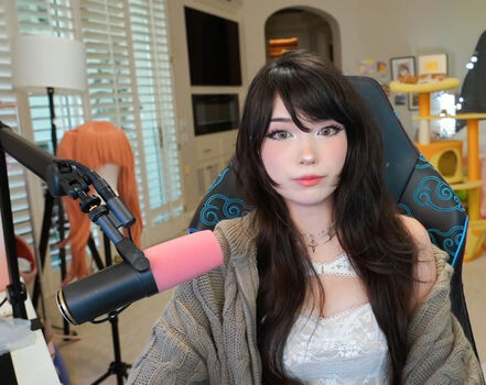 Emiru  page leaked private photo uncensored HD quality
