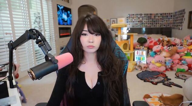 Emiru  page leaked private photo uncensored HD quality