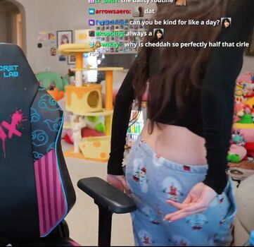 Emiru  page leaked private photo uncensored HD quality