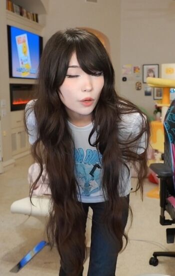 Emiru  page leaked private photo uncensored HD quality